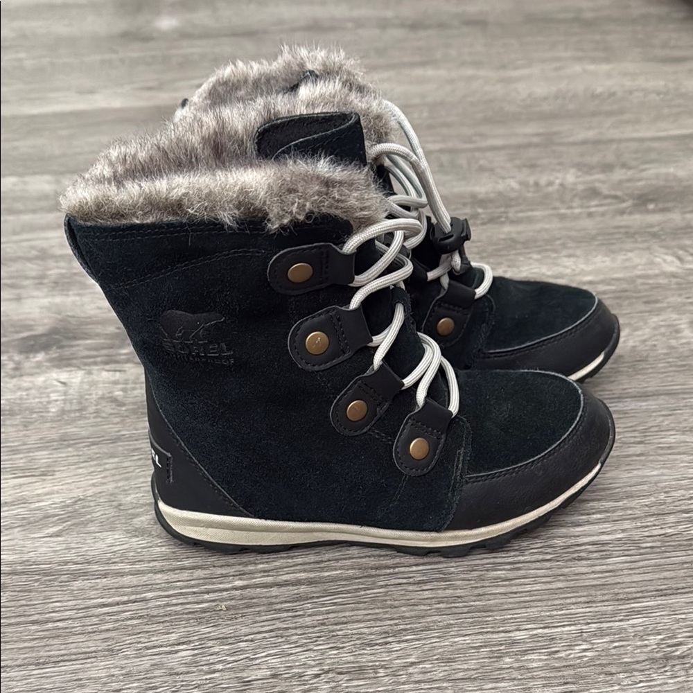 Sorel Black and Gray Cozy Winter Boots